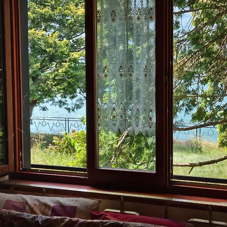 Parco Lago, Only Structure With Private Access To The Verceia